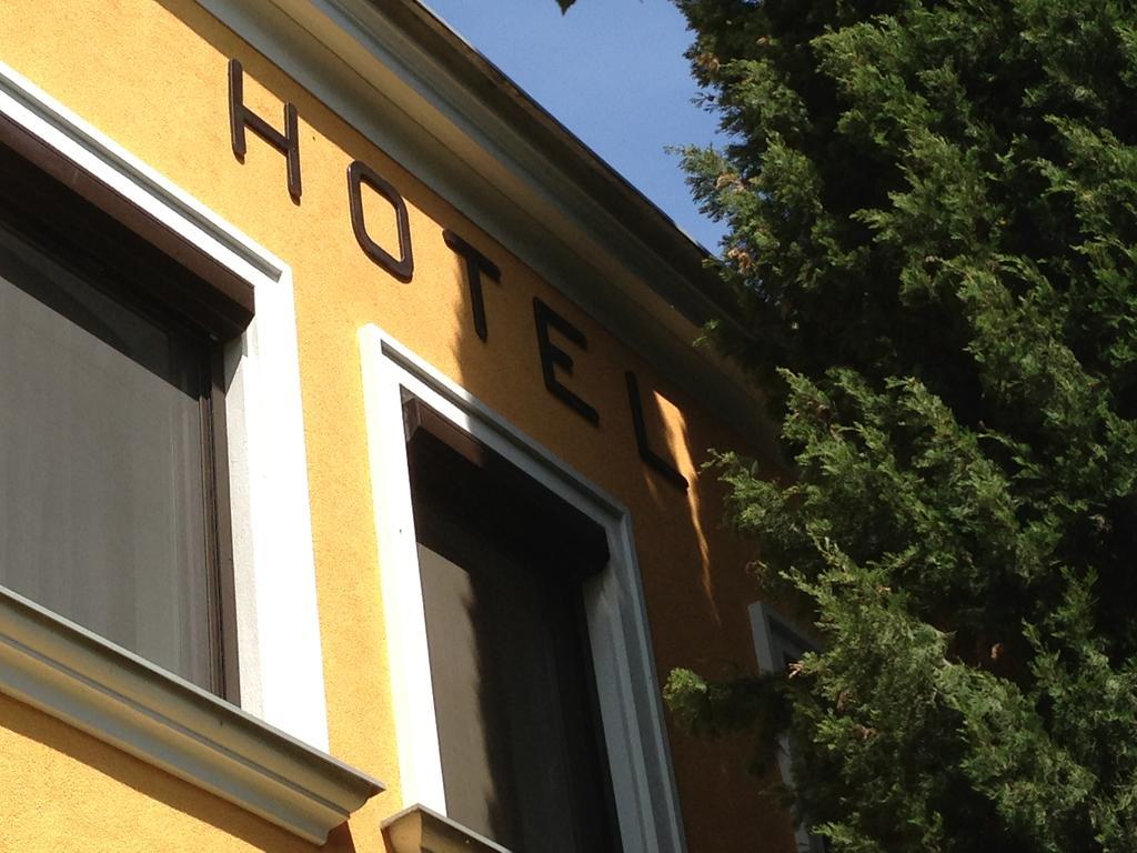 Gasthof-Pension Weisz-Artner Frauenkirchen Bagian luar foto